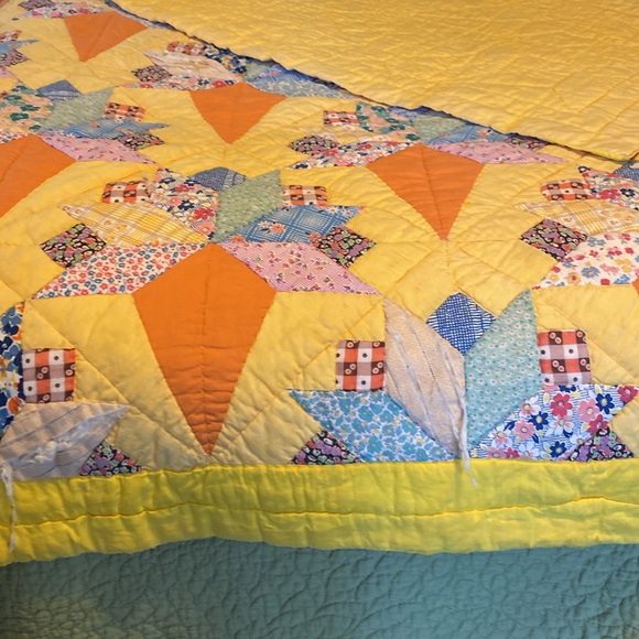 Vintage Handmade Brides Bouquet Quilt 88” X 73” - Picture 7 of 7